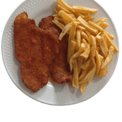 Bife de frango panado e batata frita caseira
